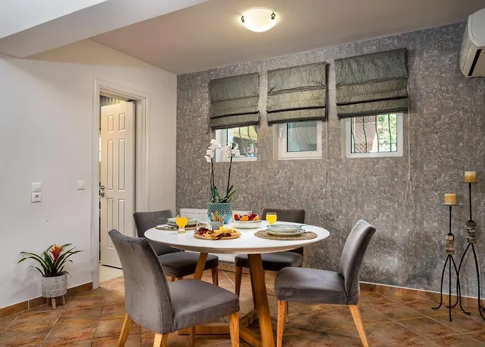 Suburban Elegant Studios, By Zantewize * Zakintos