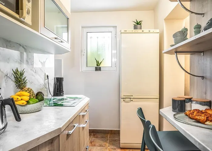 Apartament Suburban Elegant Studios, By Zantewize Zakintos