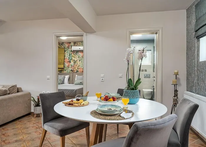 Suburban Elegant Studios, By Zantewize *