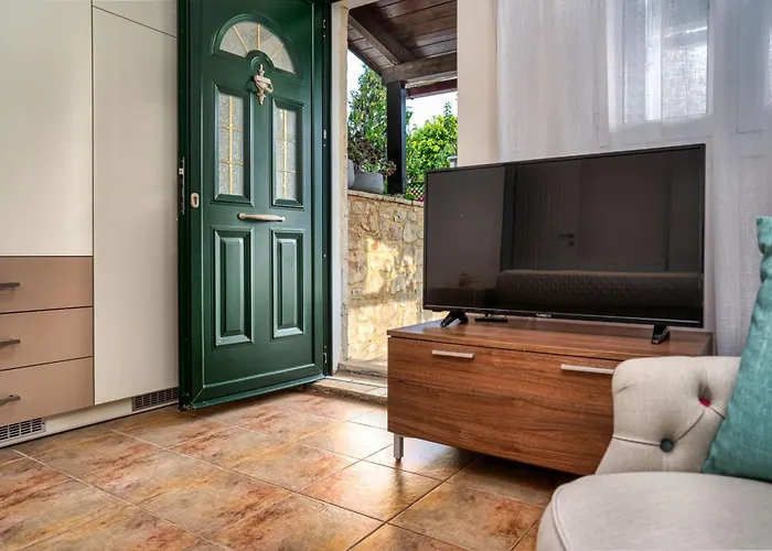 Suburban Elegant Studios, By Zantewize Apartament