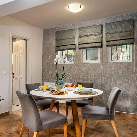 Suburban Elegant Studios, By Zantewize * ザキントス