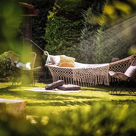 Suburban Elegant Studios, By Zantewize *