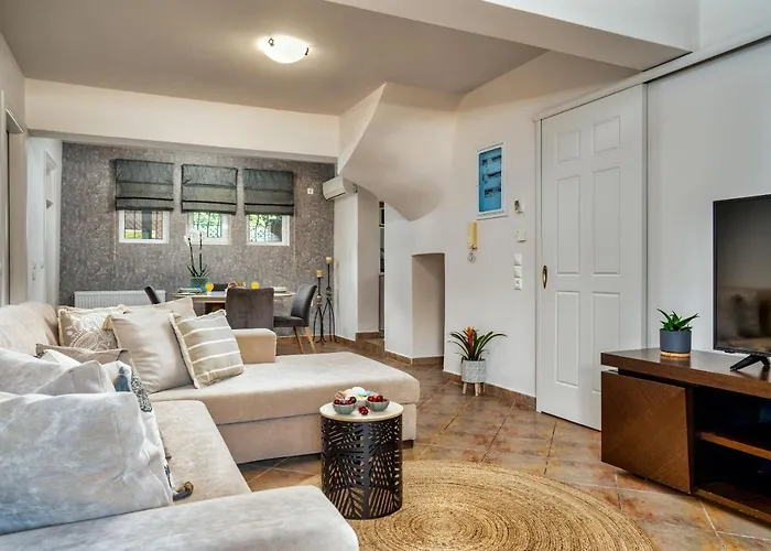 Suburban Elegant Studios, By Zantewize *