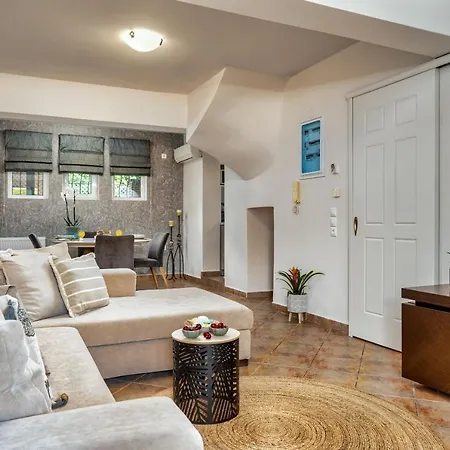 Suburban Elegant Studios, By Zantewize *